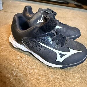 Mizuno Kids Shoes in Black and White